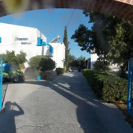 Dream Village מלון דירות הרסוניסוס